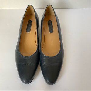 Rockport Women's Leather Dark Navy Blue Slip on shoes, size 7